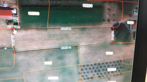 Katastarski prikaz parcele sa ucrtanim granicama i dimenzijama. - image 2