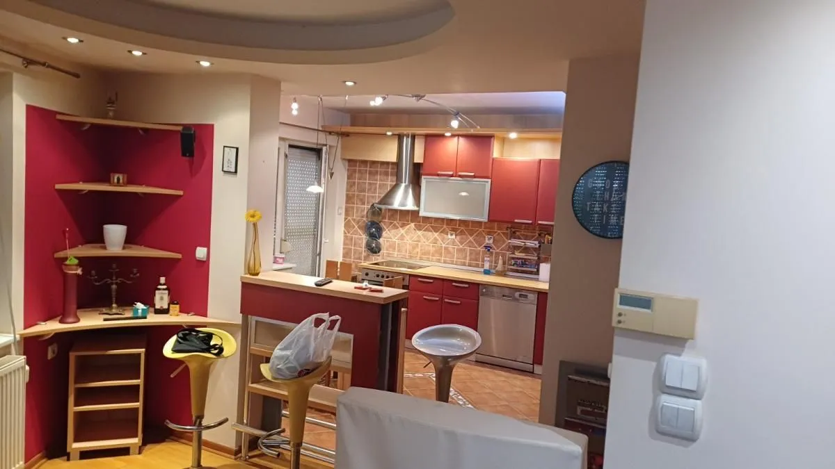 Izdavanje, trosoban stan, 81m², Palilula, Niš