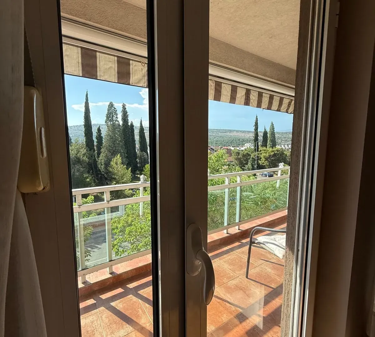 Izdavanje, dvosoban stan, 74m², Blok 9, Podgorica