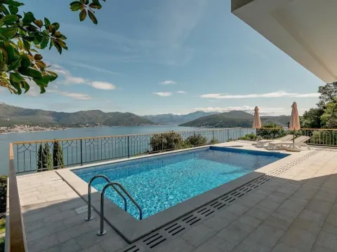 Prodaja, četvorosoban stan, 236m², Njivice, Herceg Novi - image 12