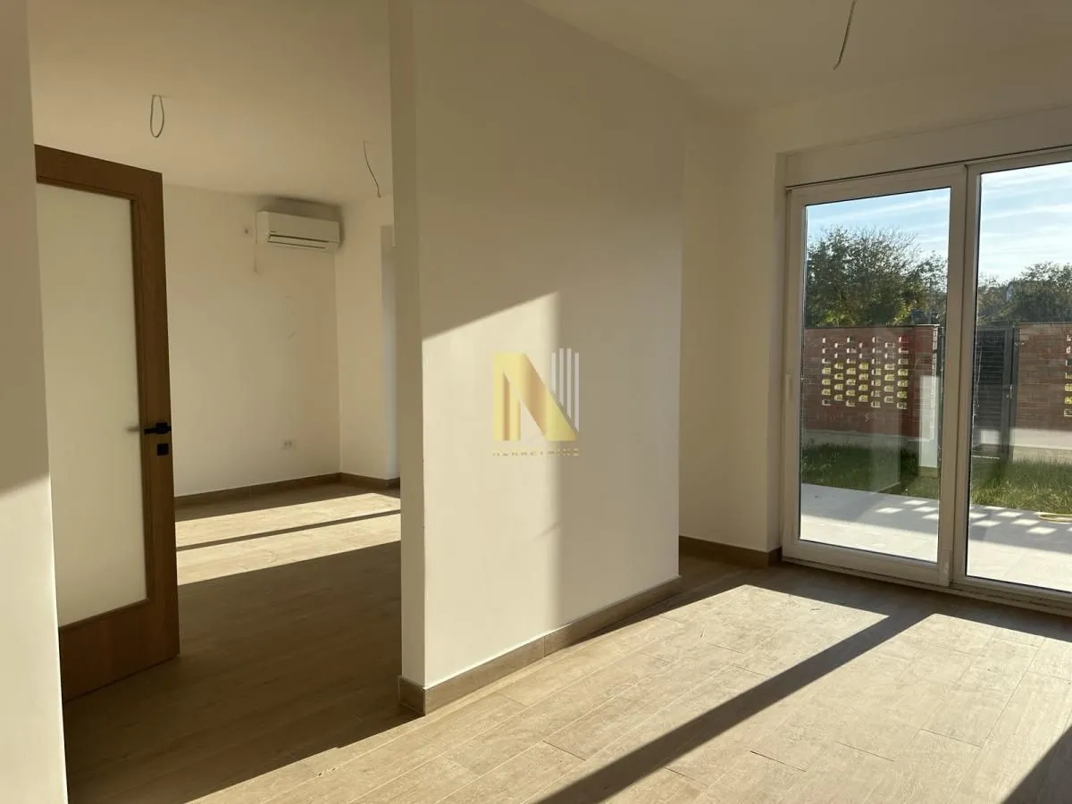 Prodaja, četvorosoban stan, 154m², Alibegovac, Petrovaradin