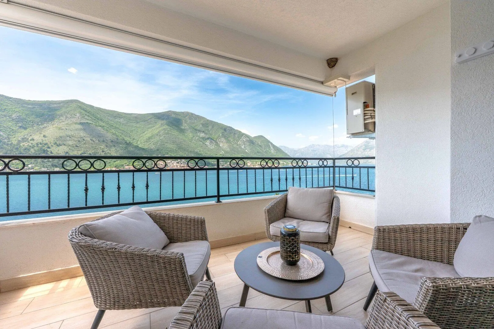 Prodaja, dvosoban stan, 85m², Prčanj, Kotor