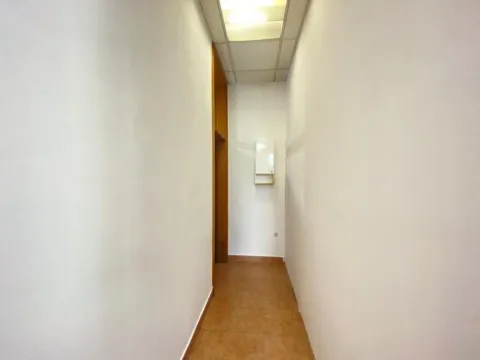 Izdavanje, poslovni prostor, 54m², Ljubović, Podgorica - image 6