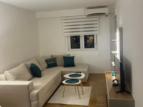 Izdavanje, jednosoban stan, 42m², City Kvart, Podgorica - image 2