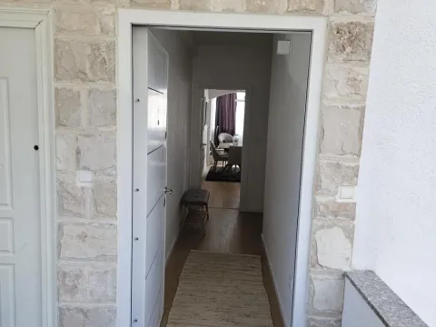 Rent, two bedroom apartment, 56m², Kalimanj, Tivat - image 2