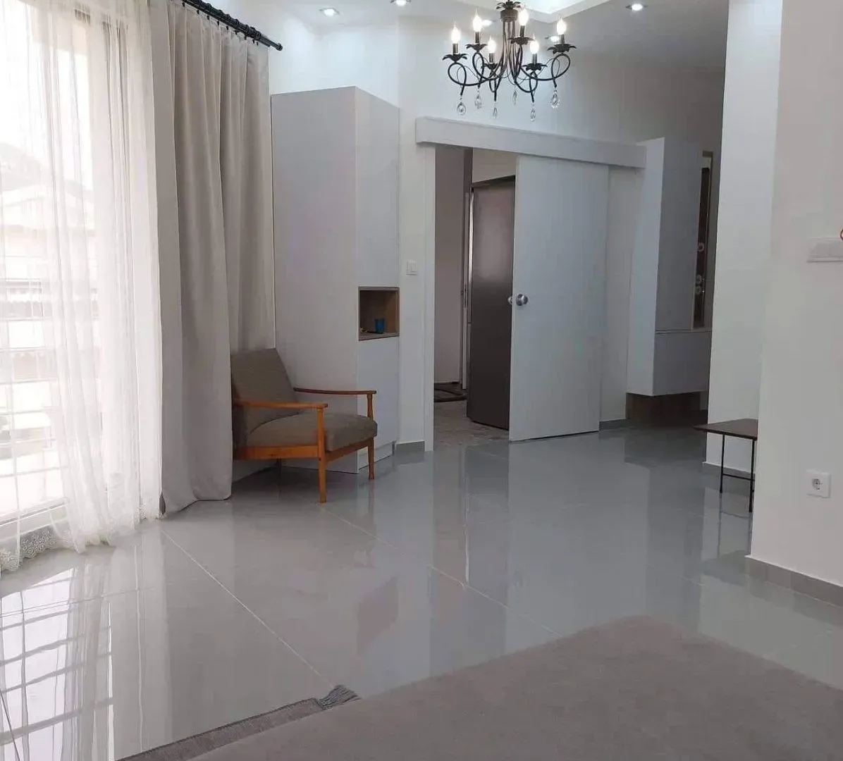 Izdavanje, jednosoban stan, 63m², Slovenska Plaža, Budva