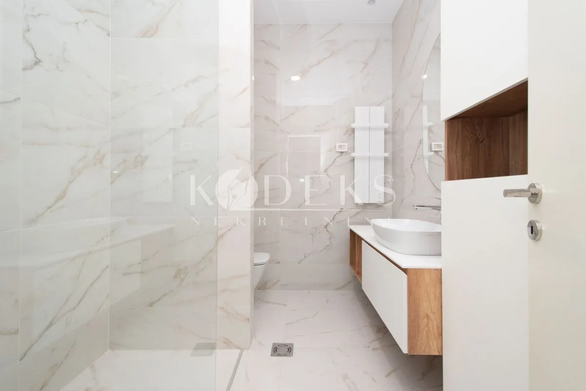 Izdavanje, trosoban stan, 127m², Preko Morače, Podgorica