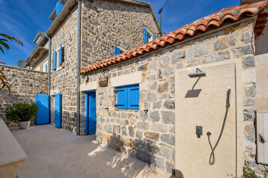 Rent, house, 125m², Opatovo, Tivat