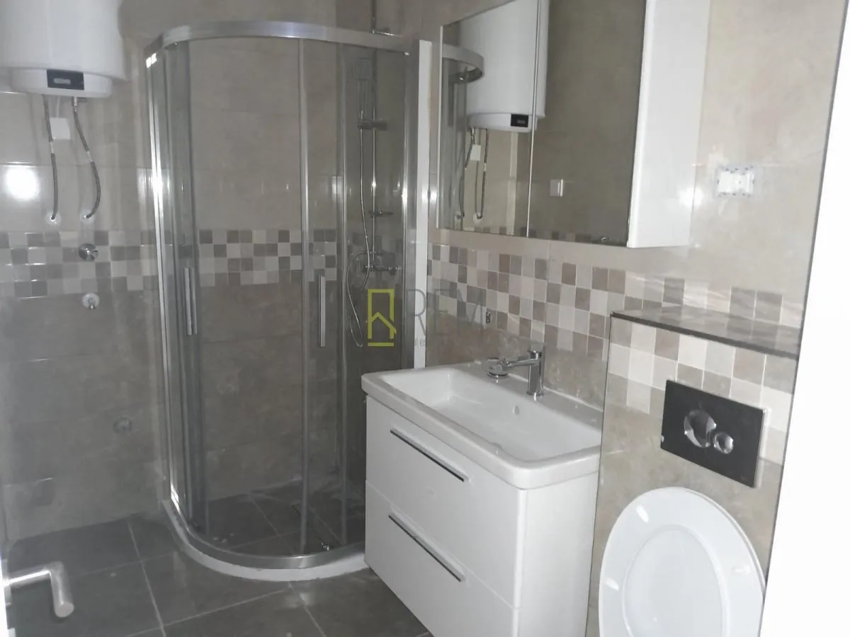 Prodaja, dvosoban stan, 63m², Cetinje, Crna Gora