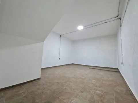 Izdavanje, poslovni prostor, 116m², Baston, Podgorica - image 2