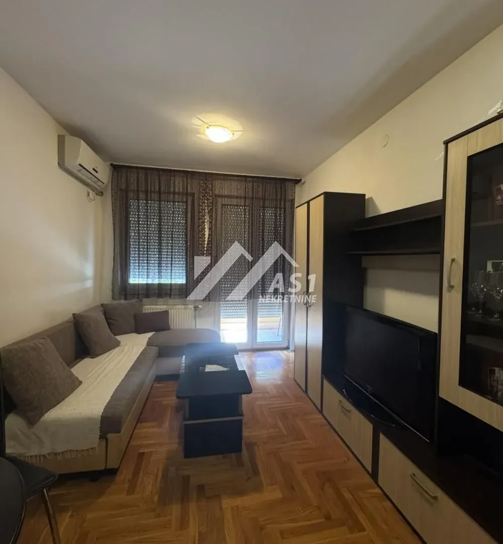 Izdavanje, dvosoban stan, 40m², Rotkvarija, Novi Sad Sve Podlokacije