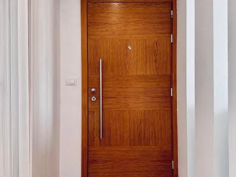 Izdavanje, trosoban stan, 130m², Tivat, Crna Gora - image 25