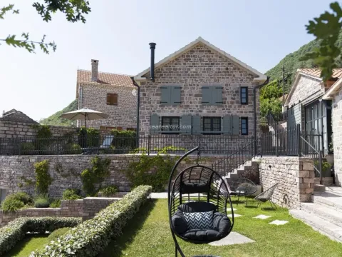 Prodaja, kuća, 293m², Tivat, Crna Gora - image 10