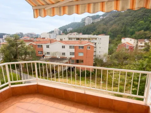 Sale, one bedroom apartment, 35m², Bečići, Budva - image 7