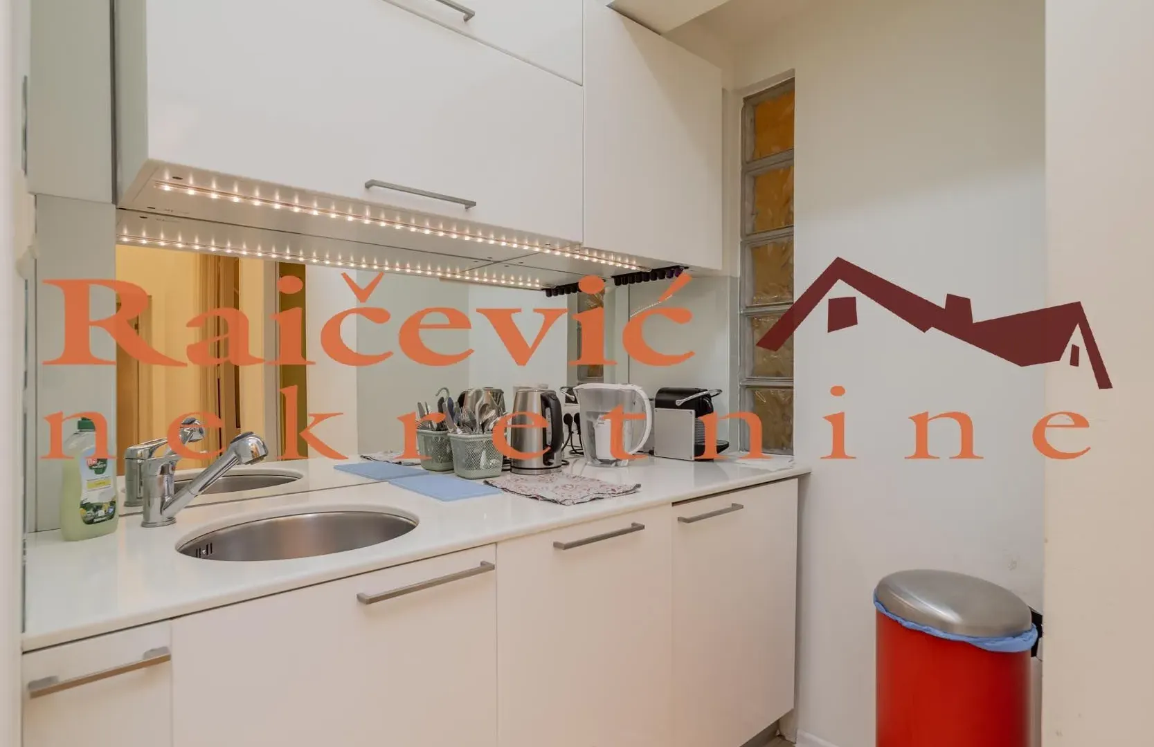 Sale, four bedroom apartment, 82m², Stari Grad, Beograd