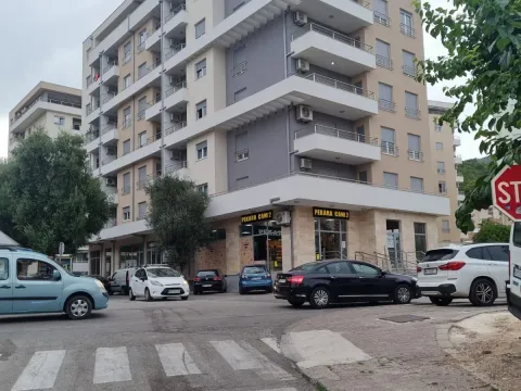 Rent, one bedroom apartment, 45m², Budva, Crna Gora - image 12