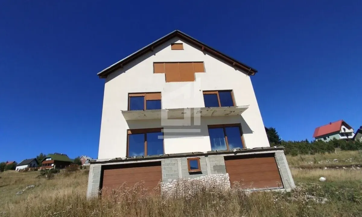 Sale, house, 240m², Centar, Žabljak