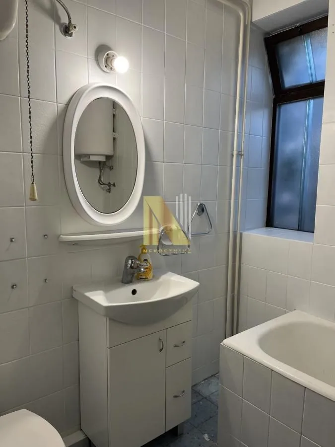 Prodaja, kuća, 256m², Banatić, Novi Sad Sve Podlokacije