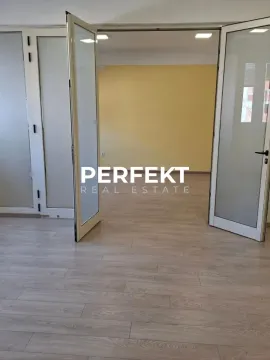 Izdavanje, poslovni prostor, 49m², Centar, Pančevo - image 4