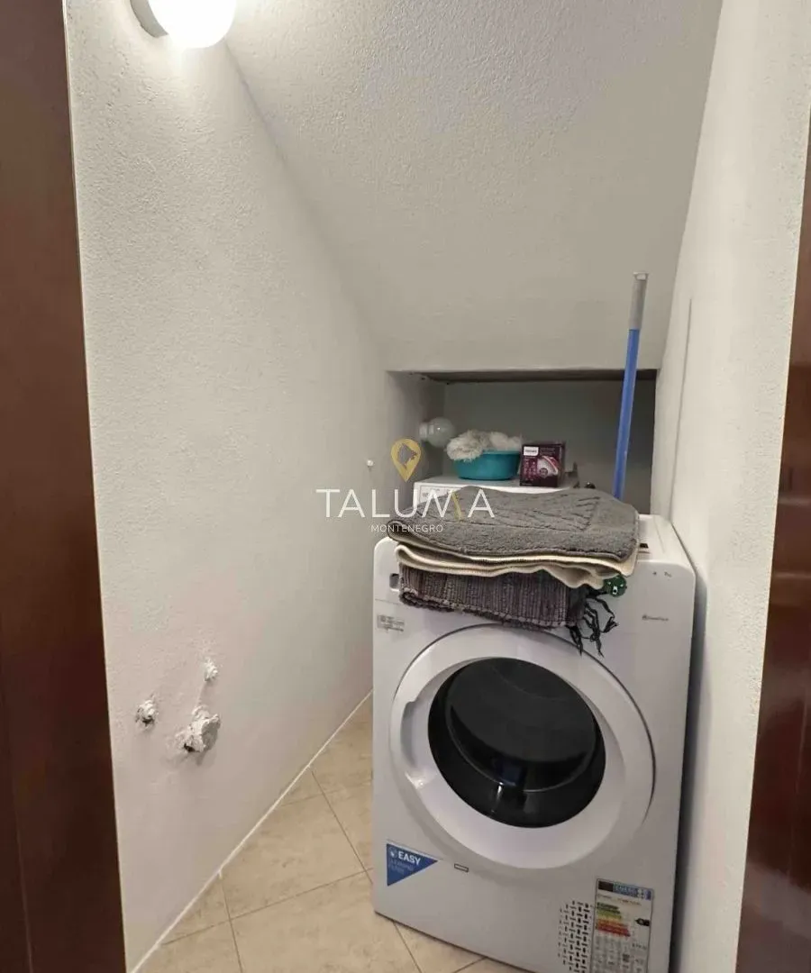Prodaja, kuća, 200m², Tološi, Podgorica