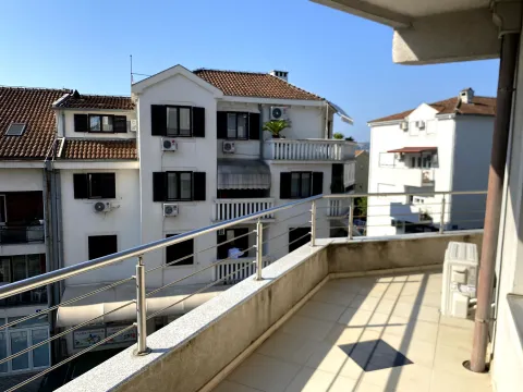 Izdavanje, jednosoban stan, 65m², Centar, Tivat - image 7
