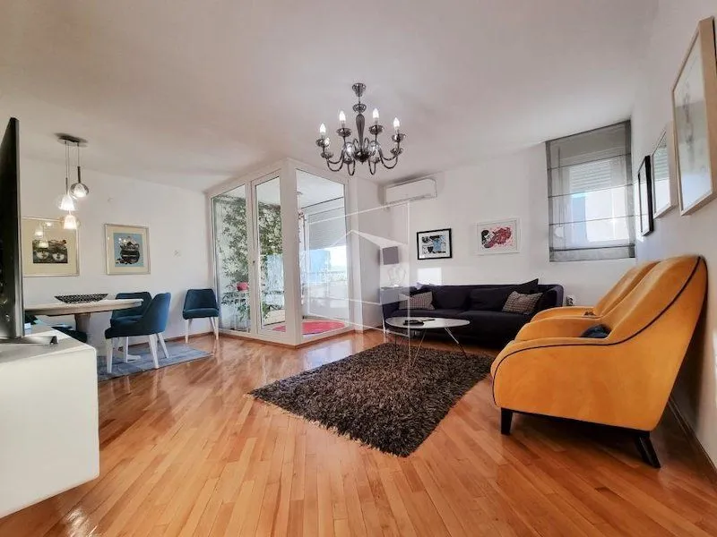 Izdavanje, stan, 105m², Blok 5, Podgorica