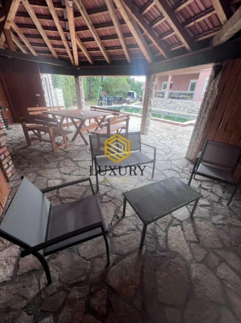 Rent, house, 330m², Golubovci, Podgorica