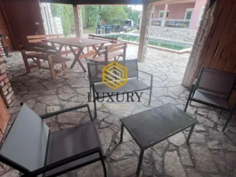 Izdavanje, kuća, 330m², Golubovci, Podgorica - image 11