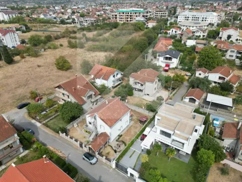 Aerial view of the neighborhood and surrounding houses. - image 2