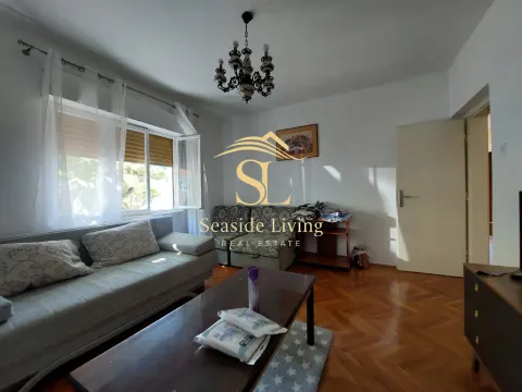Rent, three bedroom apartment, 90m², Centar, Kotor - image 1