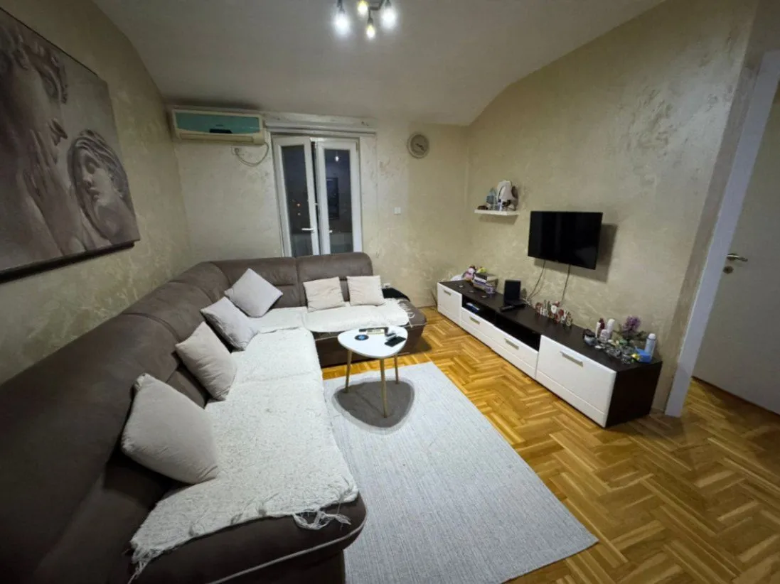 Izdavanje, jednosoban stan, 43m², City Kvart, Podgorica