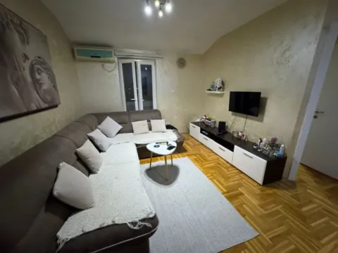 Izdavanje, jednosoban stan, 43m², City Kvart, Podgorica - image 1