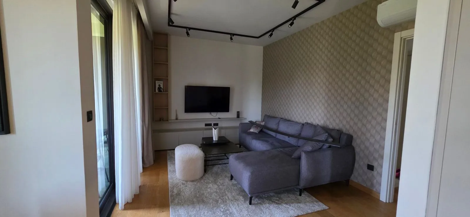 Izdavanje, trosoban stan, 85m², Vezirov Most, Podgorica