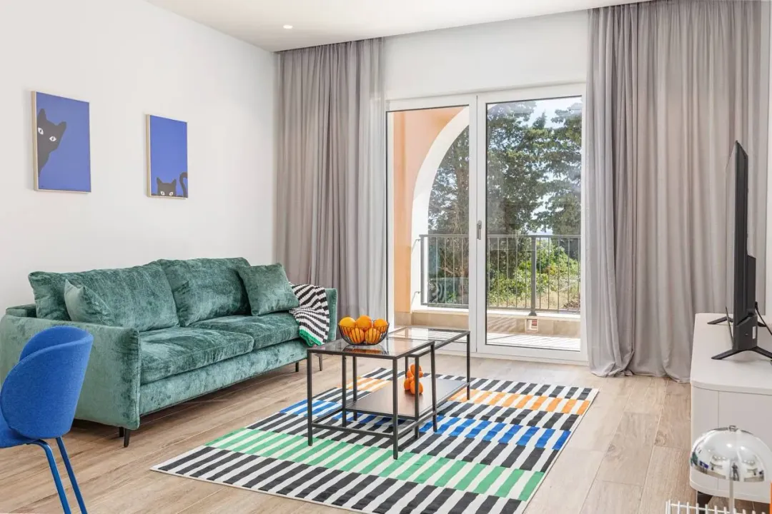 Izdavanje, jednosoban stan, 50m², Luštica Bay, Tivat