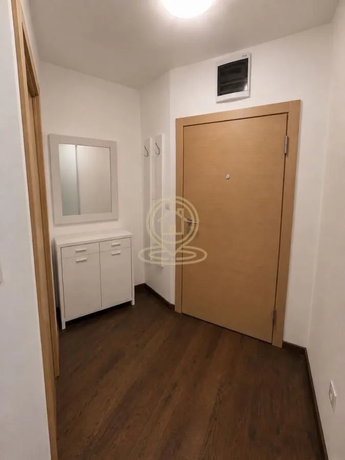 Izdavanje, jednosoban stan, 32m², Adamovićevo Naselje, Novi Sad Sve Podlokacije