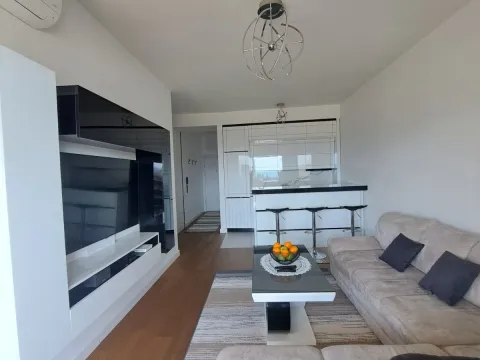 Izdavanje, jednosoban stan, 62m², Soho City, Bar - image 6