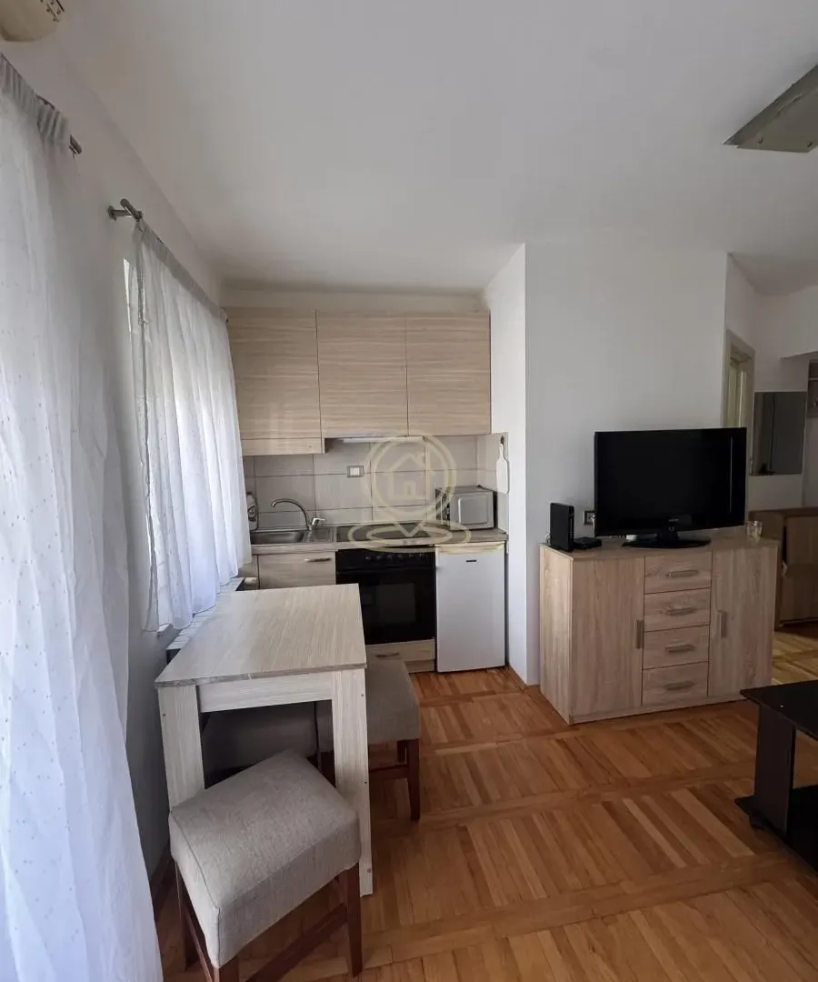 Izdavanje, jednosoban stan, 33m², Telep, Novi Sad Sve Podlokacije