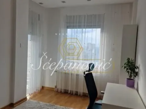 Izdavanje, trosoban stan, 105m², Centar, Novi Sad - image 7