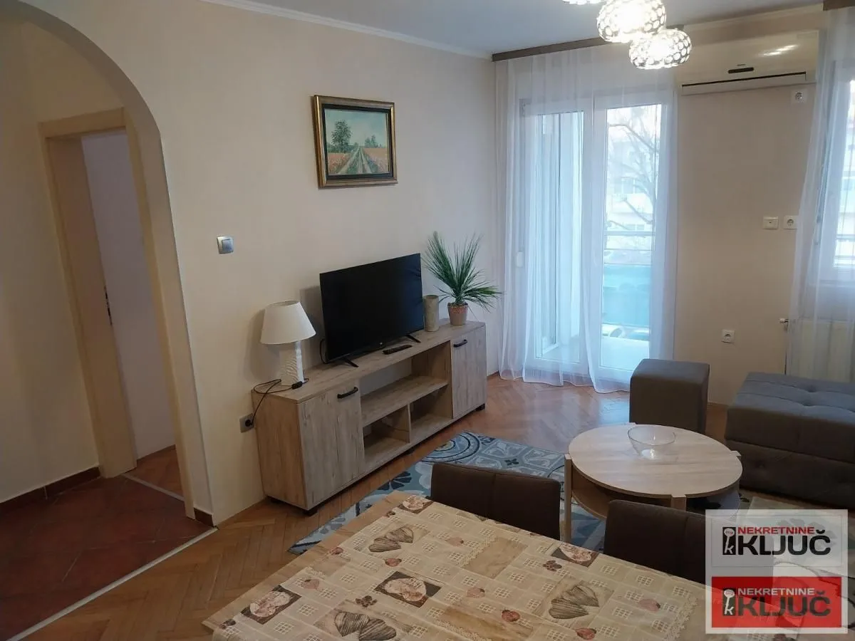 Prodaja, dvosoban stan, 43m², Cara Dušana, Novi Sad Sve Podlokacije
