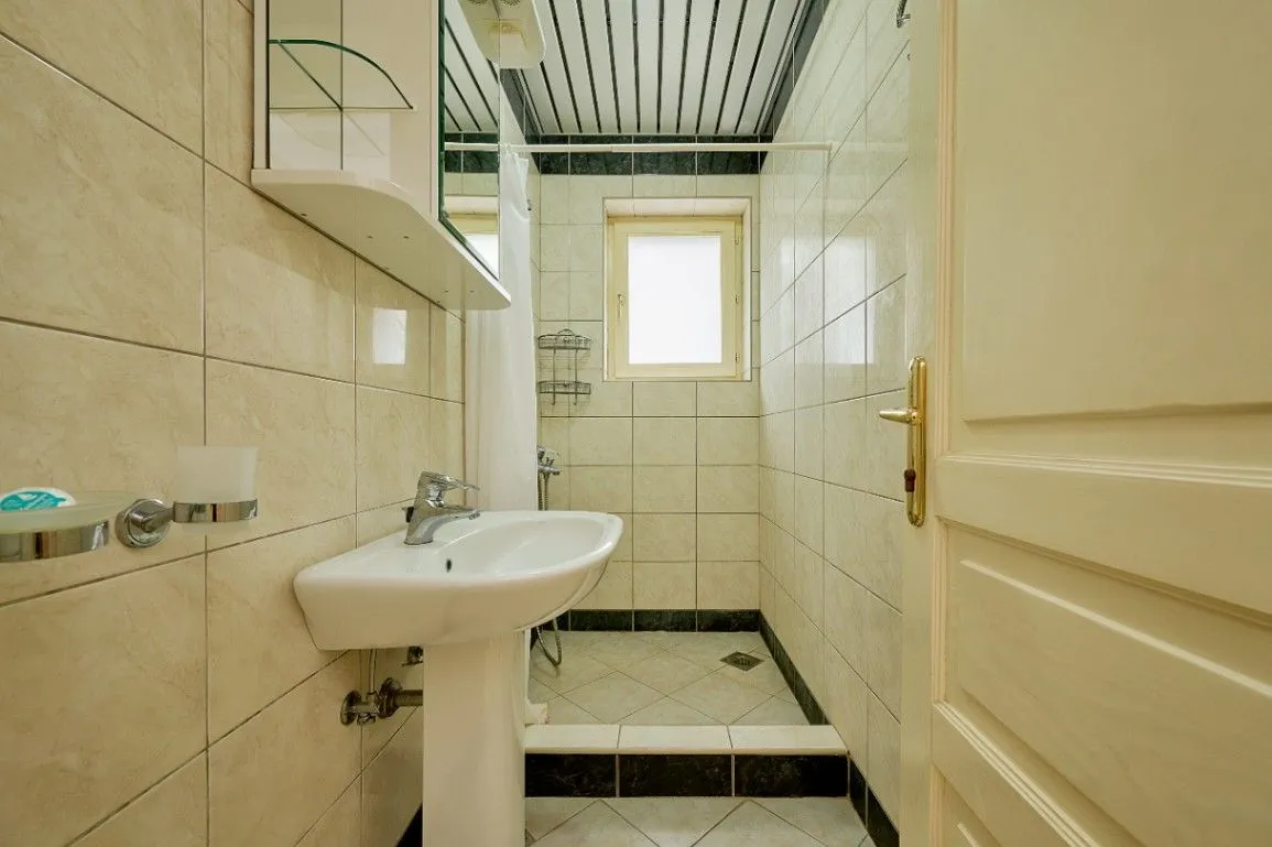 Sale, four bedroom apartment, 95m², Sveti Stefan, Budva