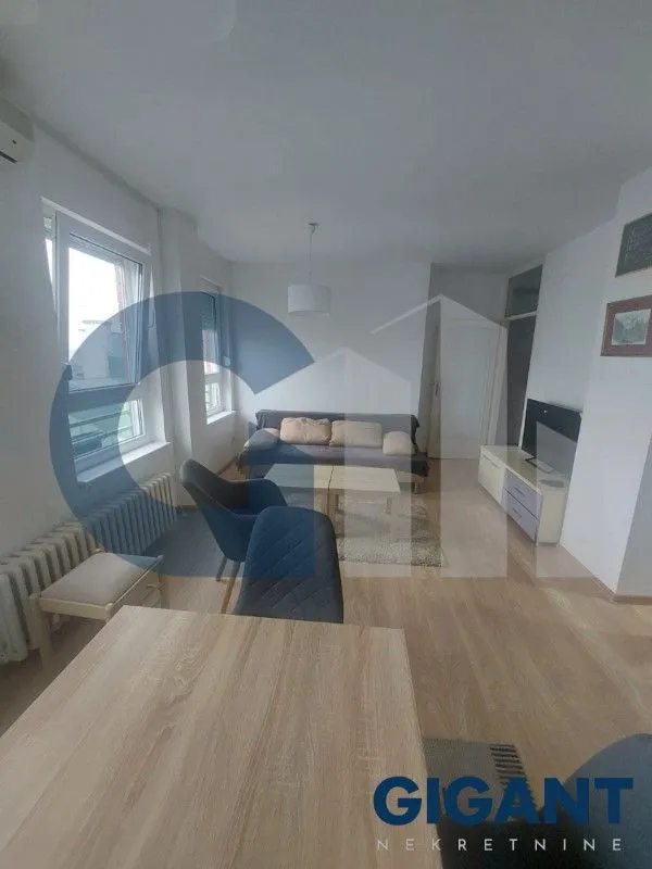 Izdavanje, jednosoban stan, 34m², Crveni Krst, Beograd