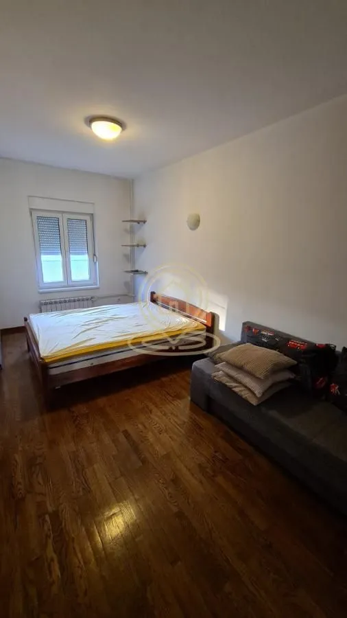 Izdavanje, jednosoban stan, 57m², Čubura, Beograd