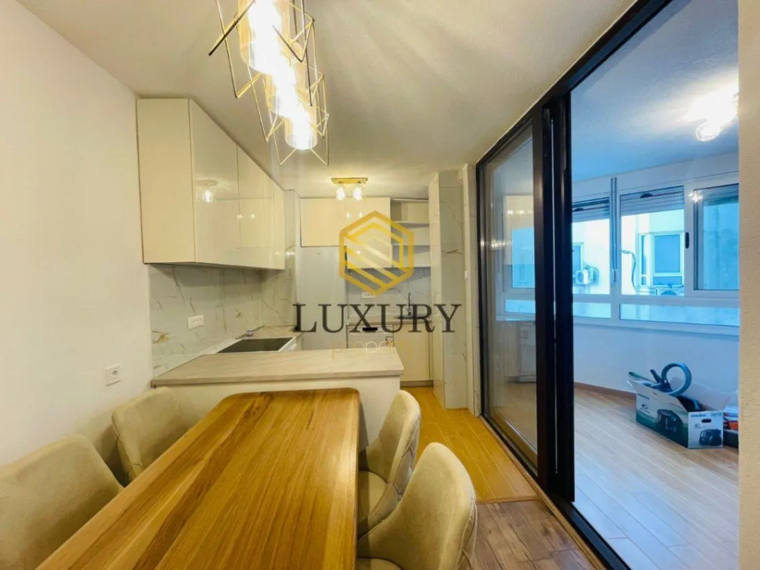 Izdavanje, dvosoban stan, 80m², Blok 6, Podgorica