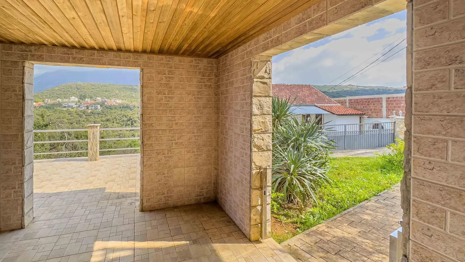 Sale, house, 160m², Utjeha, Bar