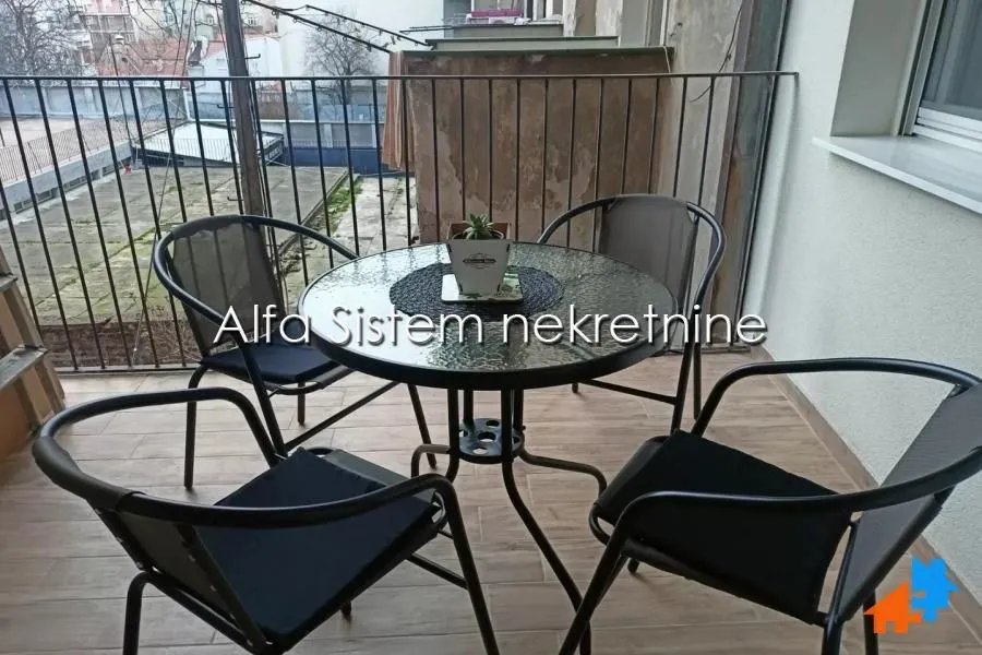 Izdavanje, dvosoban stan, 47m², Vračar Sve Podlokacije, Beograd