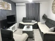 Rent, two bedroom apartment, 82m², Dumidran, Tivat - image 1