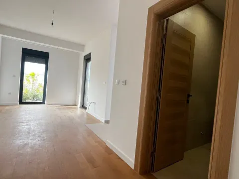 Sale, one bedroom apartment, 54m², Petrovac, Budva - image 2