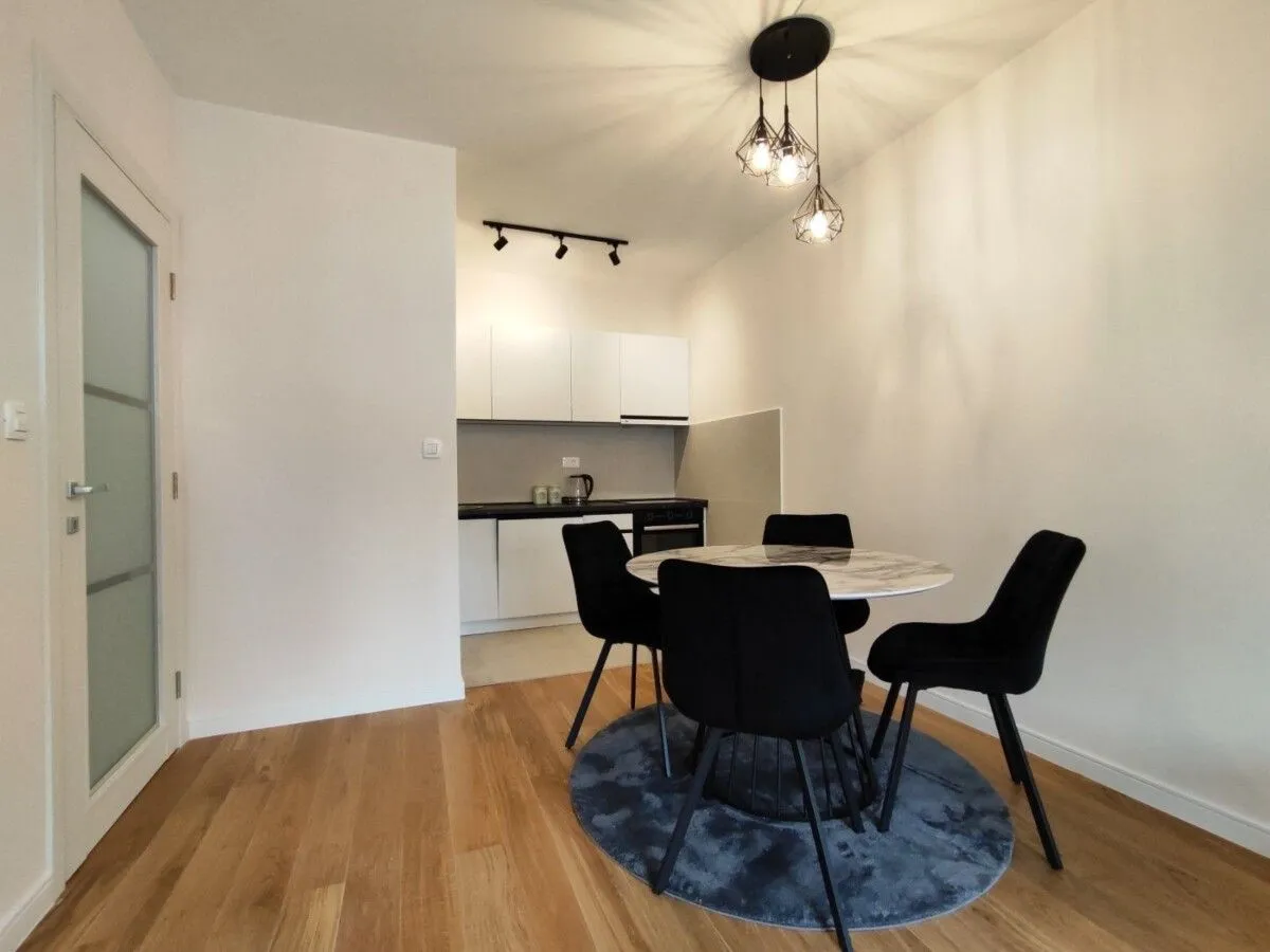 Izdavanje, jednosoban stan, 50m², Central Point, Podgorica