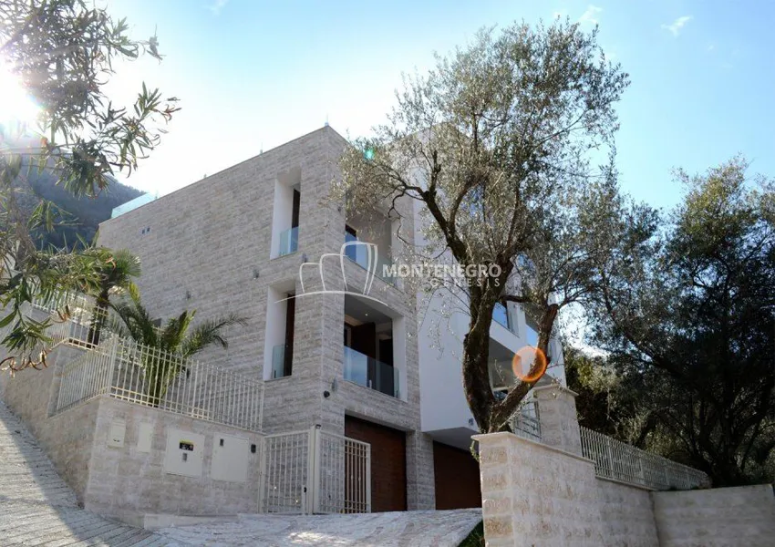 Sale, house, 585m², Stoliv, Kotor