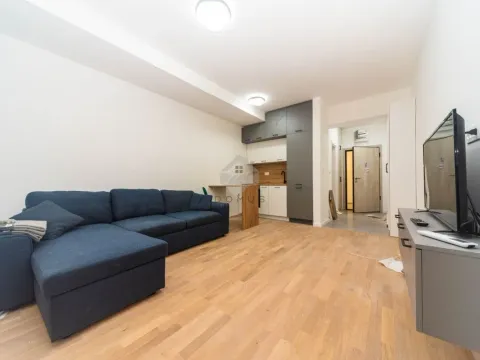 Izdavanje, poslovni prostor, 42m², Centar, Podgorica - image 2